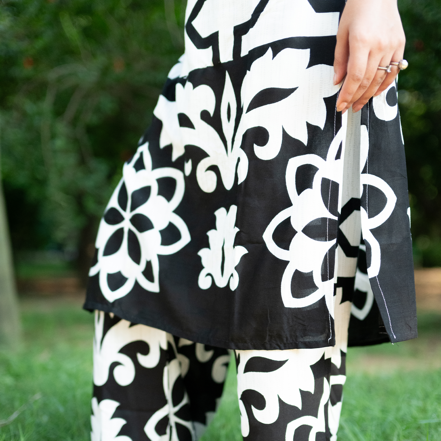 Black white cord set